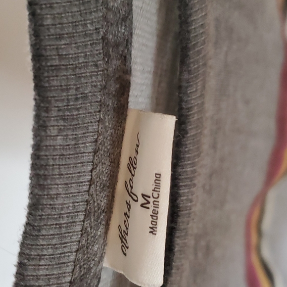 Others follow long sleeve pullover - Picture 2 of 3